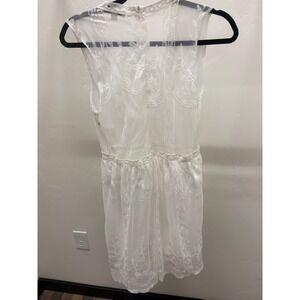 Haute Monde White Floral Embroidered Mesh Lace Mini Dress V-Neck Sleeveless Med